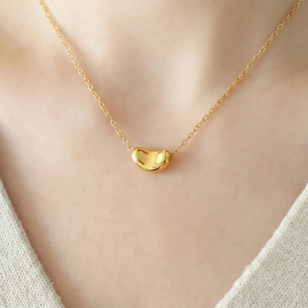 Brellio - Dainty Bean Pendant Necklace For Everyday Wear Adding A Simple Touch To Everyday Outfits