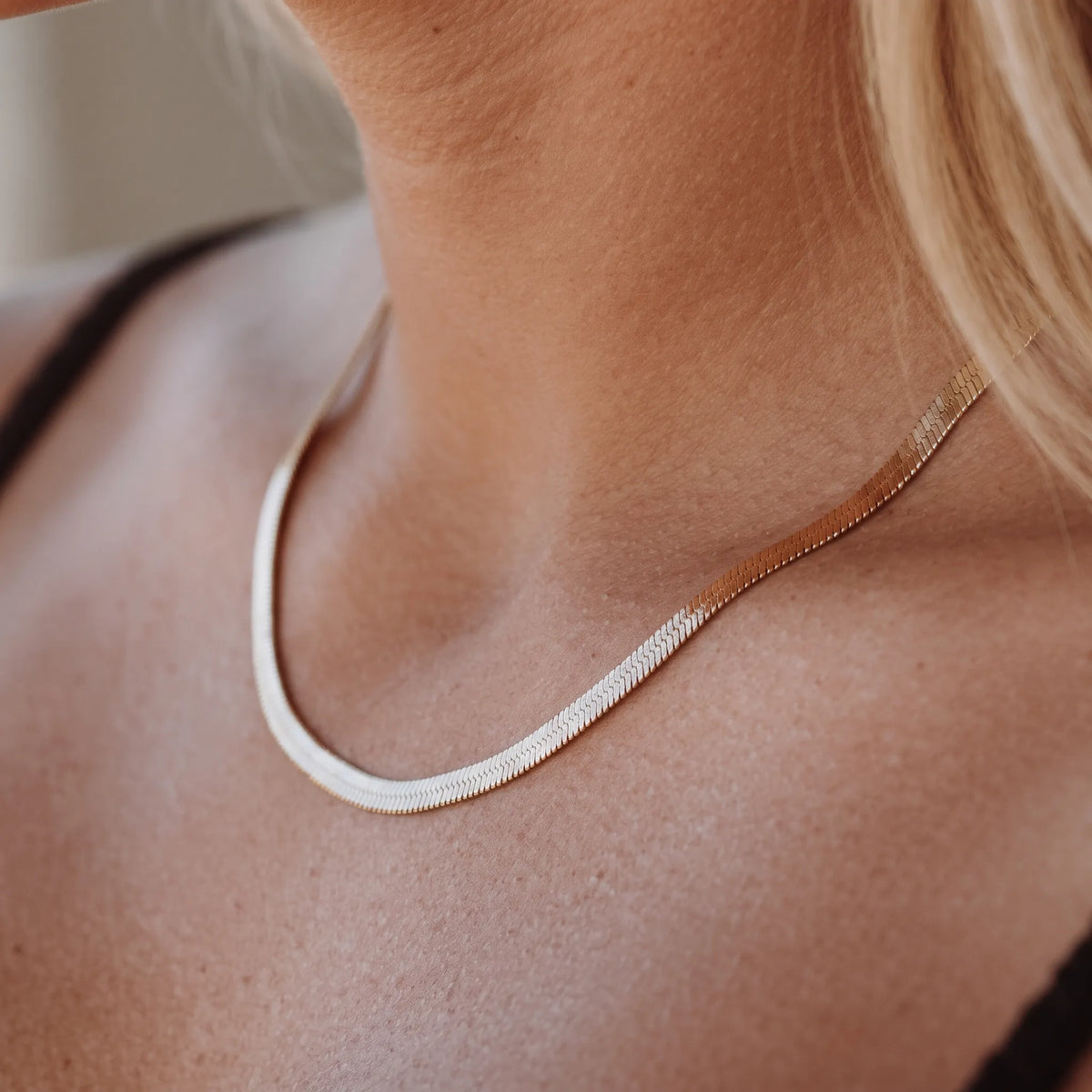 Brisaya - Herringbone Choker Necklace For Layering Wearing It Alone For A Simple Everyday Look