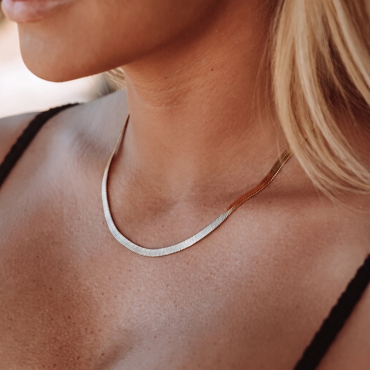 Brisaya - Herringbone Choker Necklace For Layering Wearing It Alone For A Simple Everyday Look
