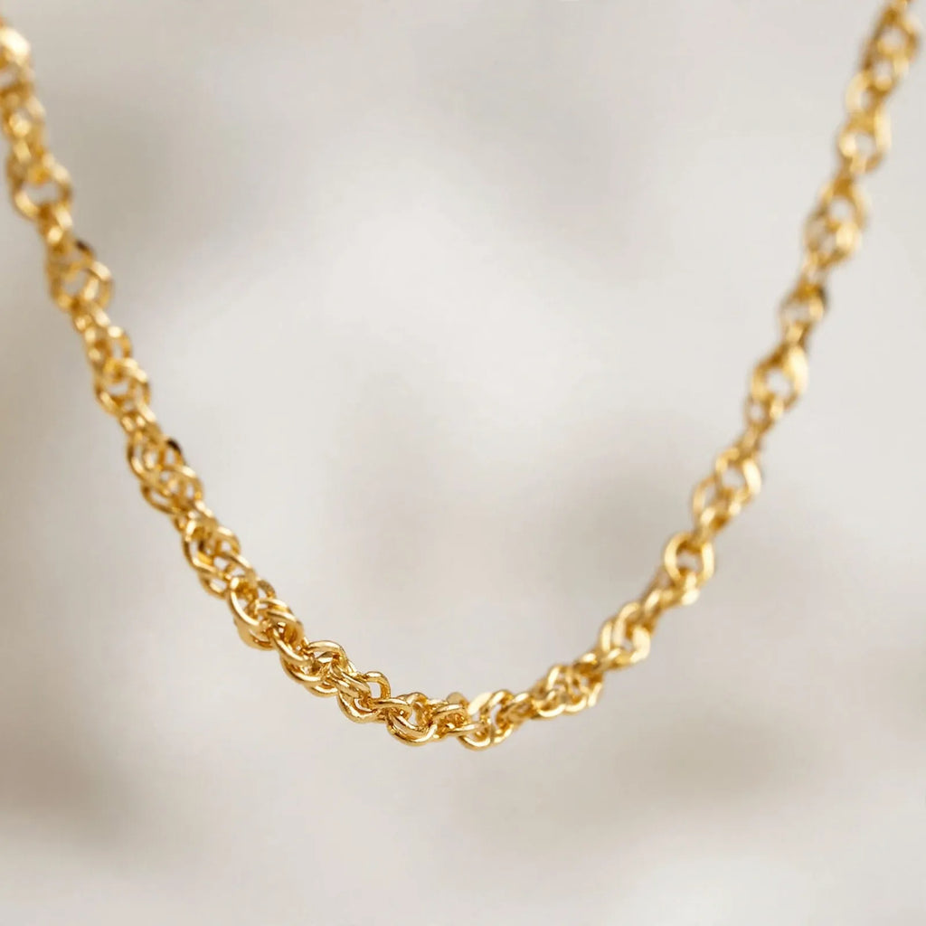 Kelmore - Unisex Twisted Link Chain Necklace Wear It On Its Own For An Easy Everyday Look