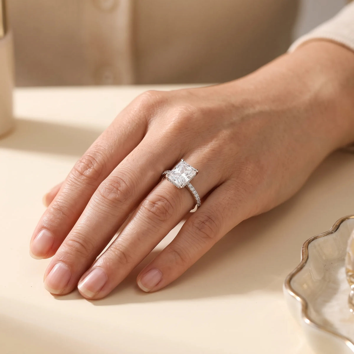 Lucerra - Classic Solitaire Style Engagement Ring Proposing With A Sparkling Gift