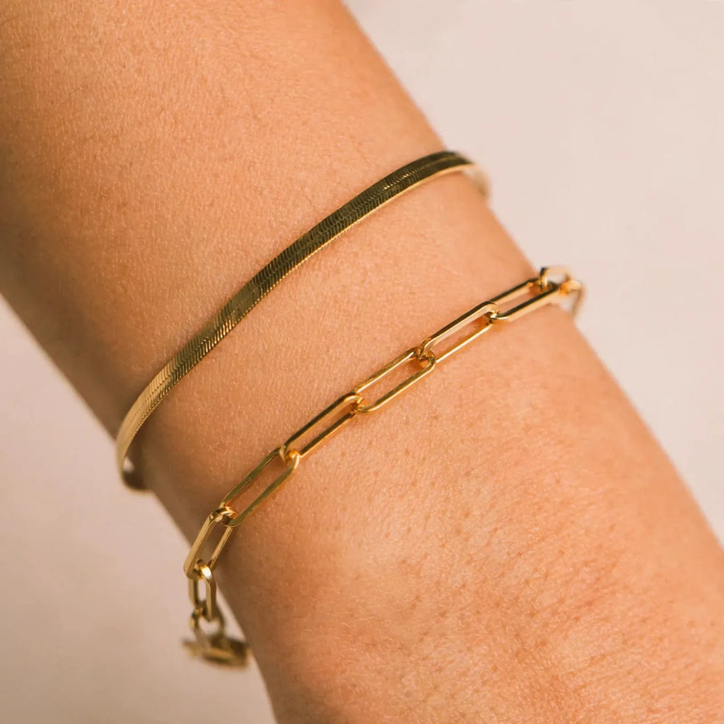 Lumaro - Retro-Inspired Minimalist Link Bracelet Everyday Wear With A Simple Outfit
