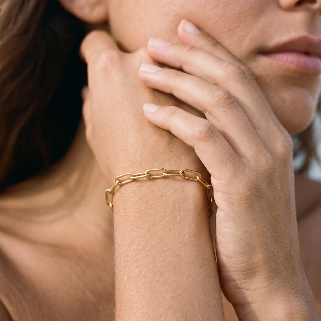 Lumaro - Retro-Inspired Minimalist Link Bracelet Everyday Wear With A Simple Outfit