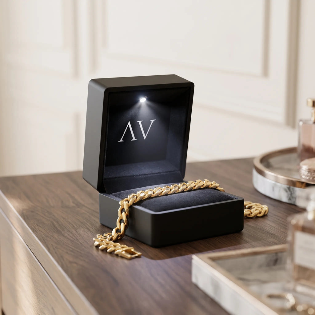Lumivo - Lighted Jewelry Gift Box With Cushion Presenting A Ring Or Pendant As A Gift
