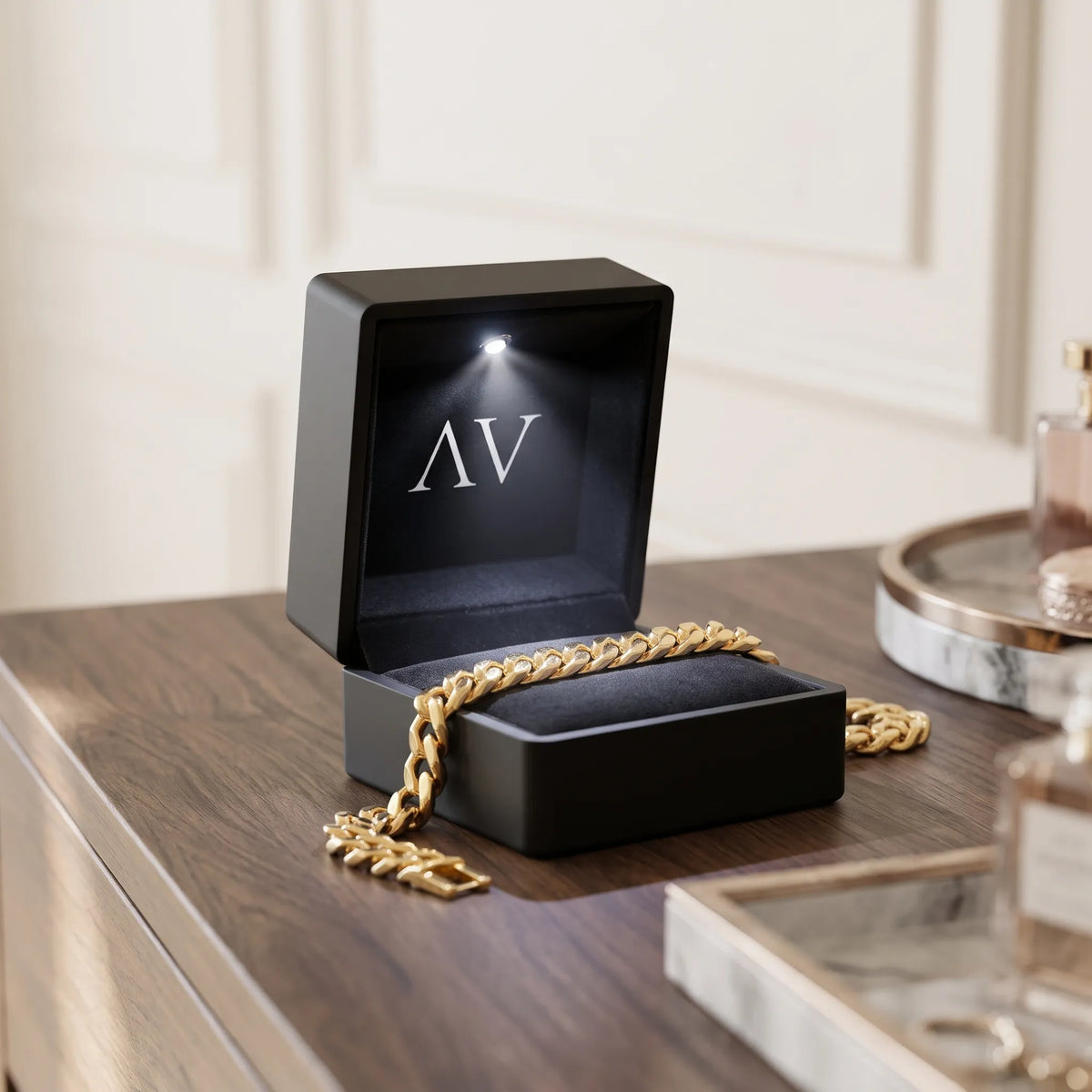 Lumivo - Lighted Jewelry Gift Box With Cushion Presenting A Ring Or Pendant As A Gift