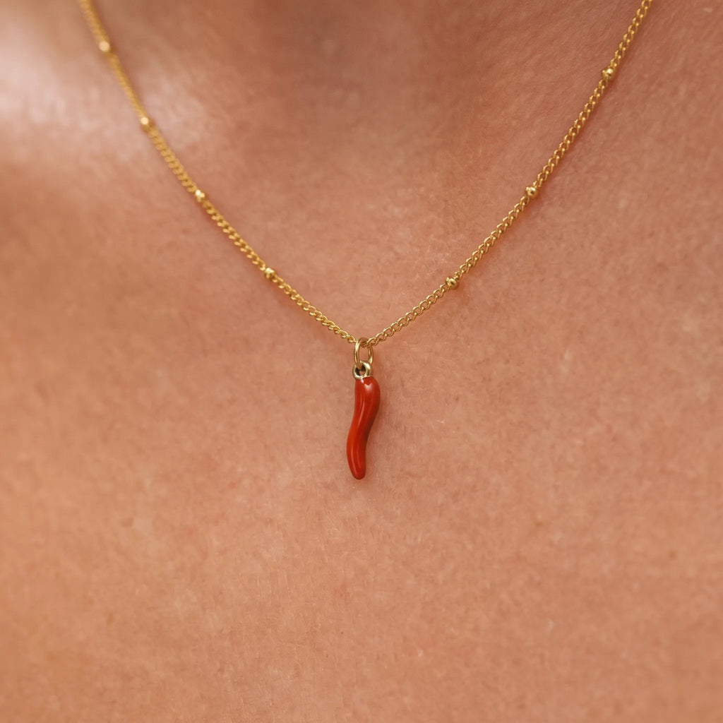 Marenta - Simple Chain Necklace With Pendant Charm Wearing Every Day With Casual Or Work Outfits