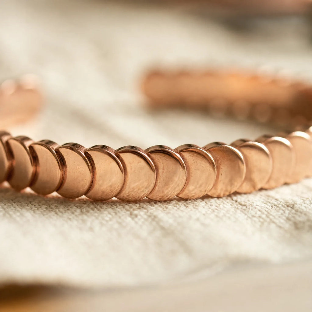 Solivon - Textured Overlapping Scale Cuff Bracelet Accenting Everyday Outfits With Sculpted Texture