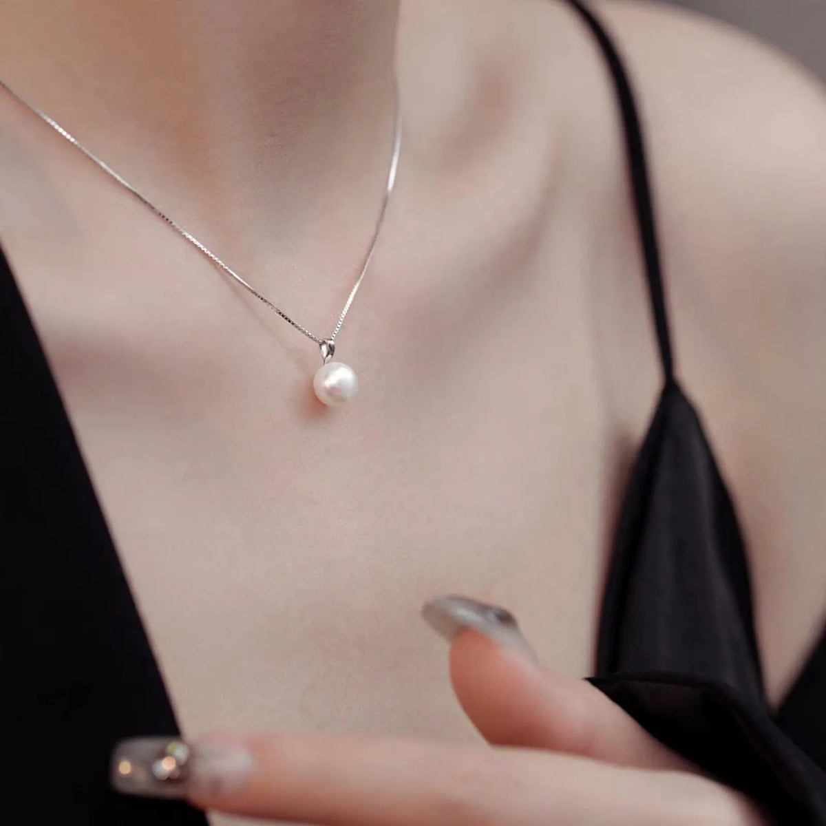Solvine - Round-Drop Pendant Necklace For Everyday Wear Everyday Wear With Casual Or Work Outfits