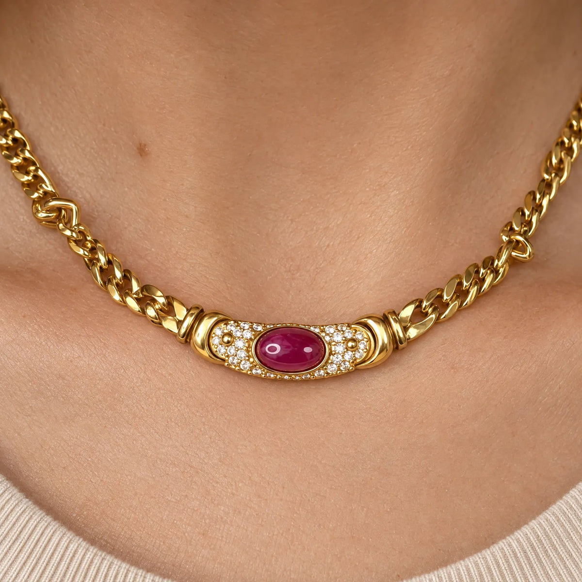 Thessaro - Statement Pendant Chain Necklace With Stone Adding A Bold Touch To Everyday Outfits