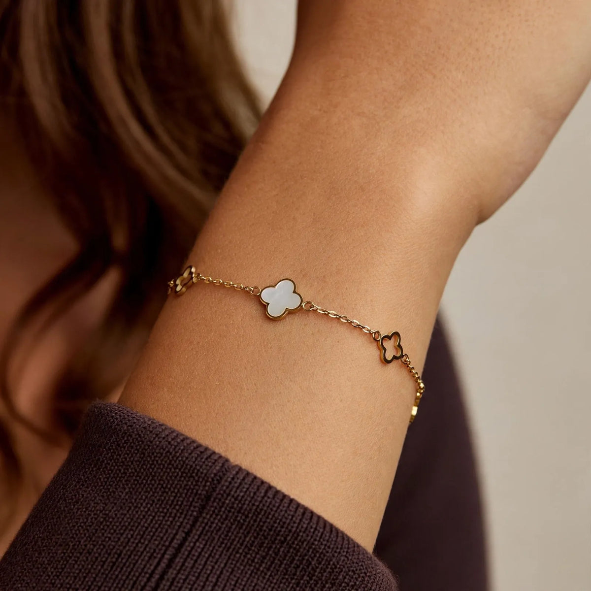 Vaelora - Clover Chain Link Charm Bracelet Layering With Delicate Wrist Pieces