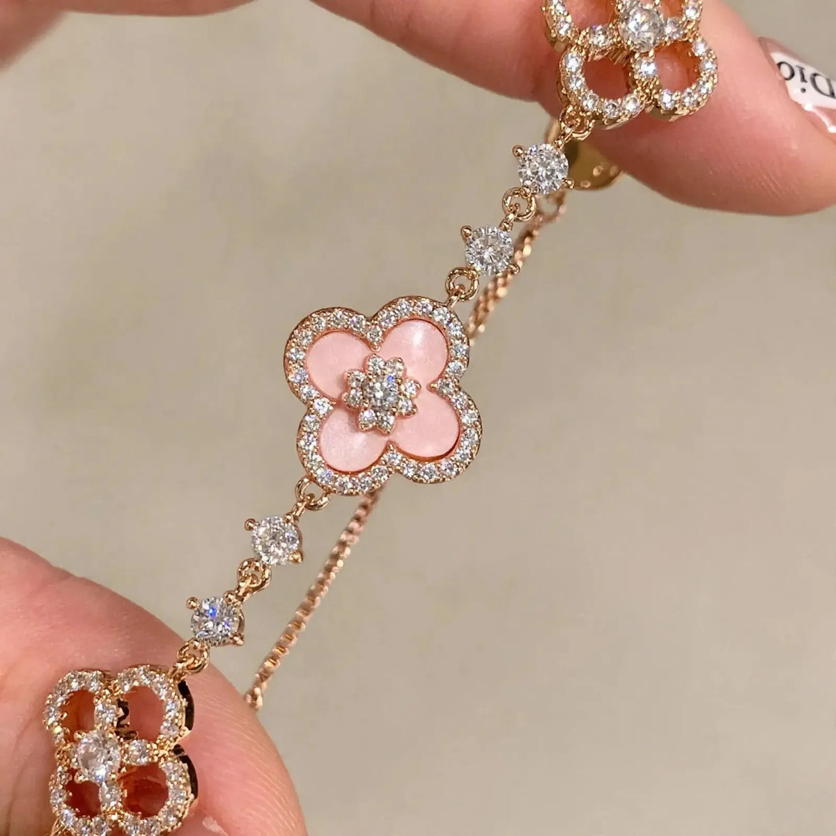 Velorin - Sparkly Clover Bracelet For Women Add Some Sparkle To Everyday Outfits