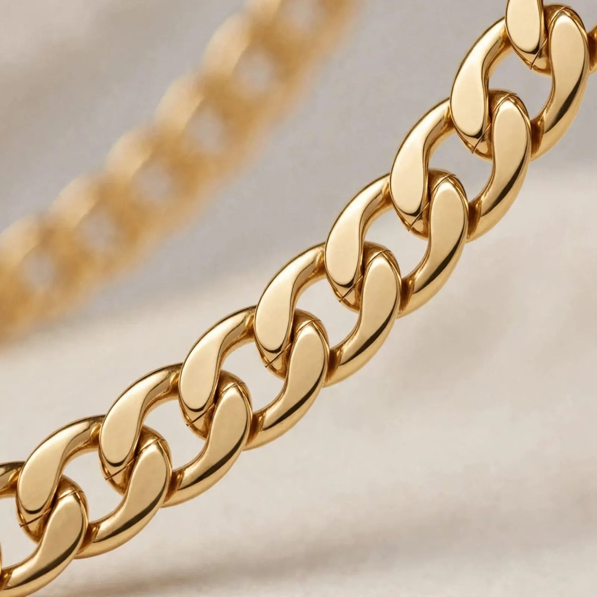 Veltro - Classic Curb Chain Collar Necklace Layering With Other Chain Styles